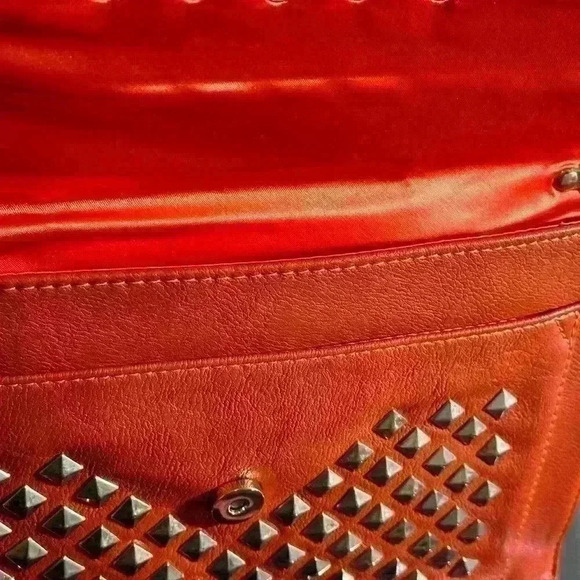 MMS orange studded clutch bag - Picture 6 of 8